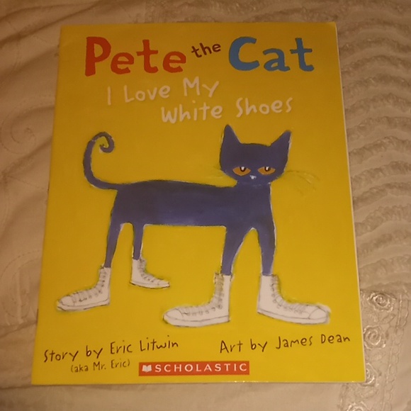 Scholastic Pete the Cat Book Bundle 1 Paperback 1 Hardcopy - Picture 2 of 7